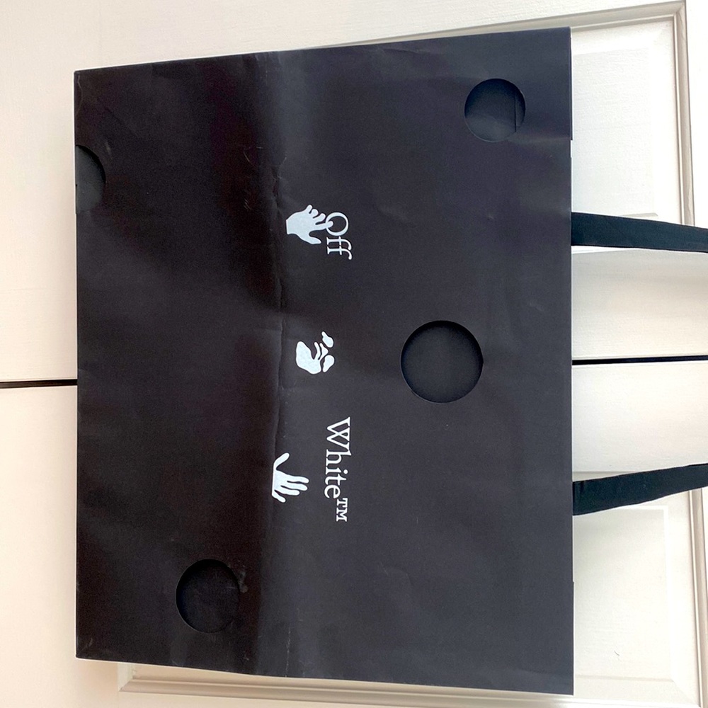 Off White shopping bag in great condition, from Italian Off White store